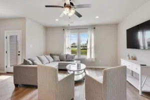 Brand-new home close to LSU campus - Addis