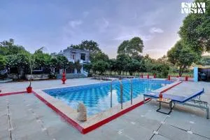 StayVista's Jungle Retreat - Garden-View Villa with Plunge Pool, Terrace & Outdoor Fireplace - Bera