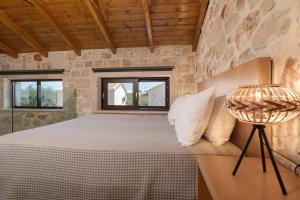 One-Bedroom Apartment room in Evylio Stone Houses