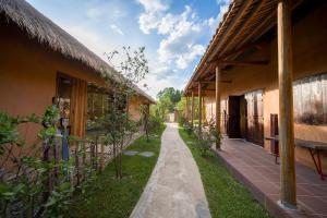 Phòng Giường Đôi Có Giường Phụ (Double Room with Extra Bed)