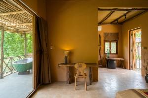 Phòng Giường Đôi Có Giường Phụ (Double Room with Extra Bed)