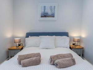 1 bed 40D Dahlia Contemporary town centre apartment - Pass the Keys