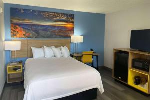 Queen Room - Non-Smoking room in Rodeway Inn Gatesville