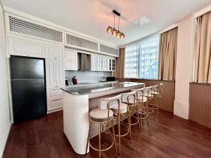 Sky Tower King Hotel