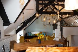 Quirky Boutique 1840s Stable