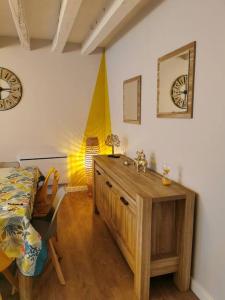 Maisons de vacances Maison Chaleureuse dans petite cite de caractere : photos des chambres