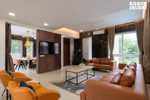 StayVistas Rosso with Outdoor Pool, Theatre-Disc Room & Games Room