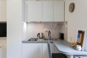 Bright and Modern Triplex with balcony 