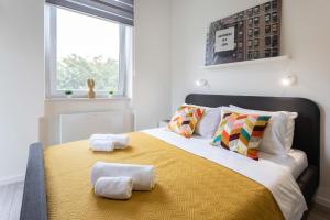 Bright and Modern Triplex with balcony