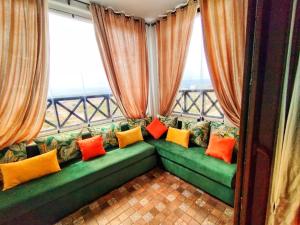 Lilacs garden vue montagnes et jardins