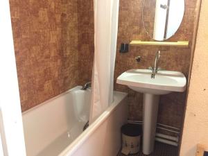 Studio Mezzanine 4 Pers, Proche Pistes et Commerces, Balcon Est, Animaux Bienvenus - FR-1-330-530