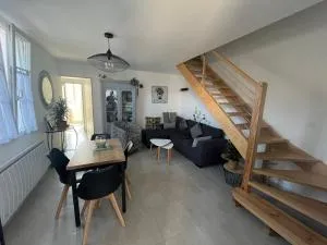 Maison chaleureuse avec terrasse privative proche de la gare et du centre-ville - Soubise