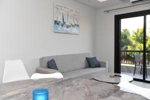 Alexis Apartments - Newly renovated 2-bedroom with swimming pool
