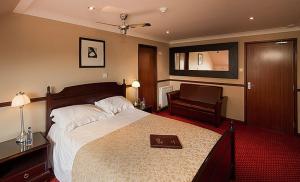 Standard Double Room room in Hollies Hotel
