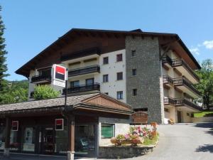 Studios + Cabine à Megève, 4 Couchages, 500m des Remontées, Balcon Sud, Parking Inclus - FR-1-597-34