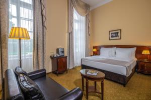 Deluxe Double Room - Castle room in La Contessa Castle Hotel