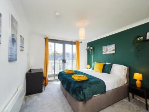 Cosy Emerald Suite - Two Story Duplex Apartment - Balcony - Contractors - Family - City Centre - Broadway Plaza - Five Ways - Sleeps 6