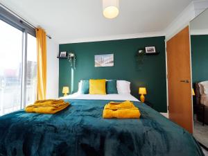 Emerald Suite - Two Story Duplex Apartment - Balcony - Contractors - Family - City Centre - Broadway Plaza - Five Ways - Sleeps 6
