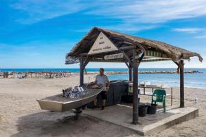 Comfy apt near the Beach by Costarentals - MAL02