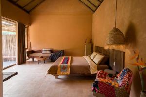 Phòng Deluxe hướng núi có ban công (Deluxe Mountain View Room with Balcony)