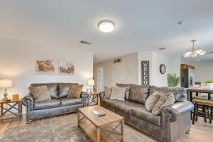 Sunny Universal City Home about 18 Mi to San Antonio! - 环球市