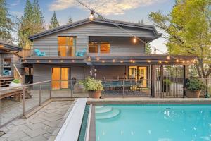 Private Bedroom, Powder Room, Shower, Outdoor Pool, Hot Tub