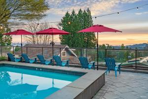 Private Bedroom, Powder Room, Shower, Outdoor Pool, Hot Tub