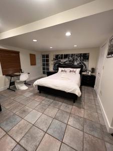 Private Bedroom, Powder Room, Shower, Outdoor Pool, Hot Tub