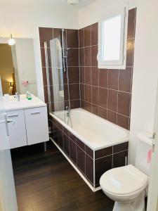 "LE PETIT BONHEUR" Maison 45 m2, idéal famille 6 personnes, terrasse vue nature, accès piscine gratuit