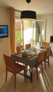 "LE PETIT BONHEUR" Maison 45 m2, idéal famille 6 personnes, terrasse vue nature, accès piscine gratuit