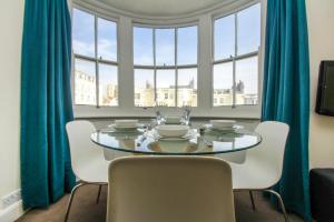 New Steine Apartment - Sea View - by Brighton Holiday Lets