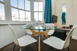 New Steine Apartment - Sea View - by Brighton Holiday Lets