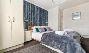 New Steine Apartment - Sea View - by Brighton Holiday Lets