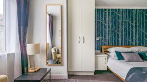 New Steine Apartment - Sea View - by Brighton Holiday Lets