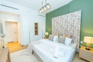 Azure Escape !Joyful 1 Bed Apartment close to the Sea!