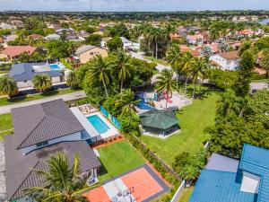 Ultimate Vacation Retreat heated pool & Mini Golf L63