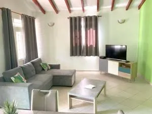 Maison élégante au Moule avec terrasse ensoleillée - Sucrerie Blanchet