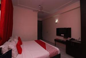 Hotel O A K Hotel