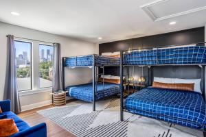 Luxury Downtown Home w Rooftop Deck in the Skyline