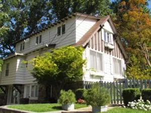 Sparta, NJ - Lakeside Retreat Only An Hour Away From NYC - Newton