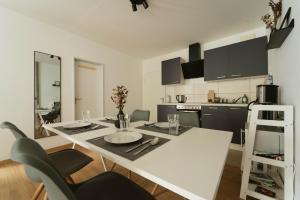 RAUM921 - Stilvolles Apartment - WLAN, Tiefgarage, Küche, Netflix