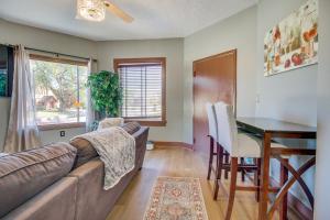 Jetted Tub Dayton Condo, 2 Mi to Oregon District