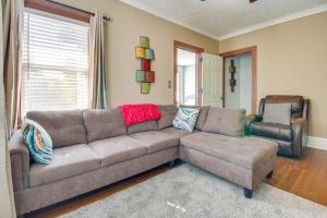 Sunny and Spacious Dayton Condo about 1 Mi to Downtown!