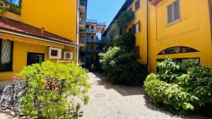 Navigli Darsena Milan Style