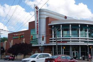 KING Bed Apartment ► A+ Location ► Full Kitchen