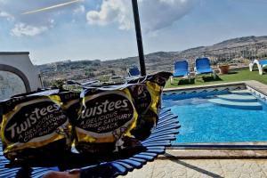 Modern 4-Bed Home in Ix-Xaghra Valley view Pool