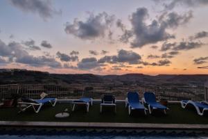 Modern 4-Bed Home in Ix-Xaghra Valley view Pool