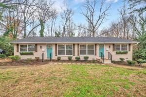 Homey 2BR Condo—King Bed—Lovely Location & Parking