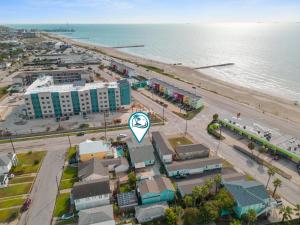 1 Min to Beach Ocean Breeze 3BR Pets welcome with pet fee