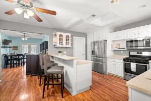1 Min to Beach Ocean Breeze 3BR Pets welcome with pet fee